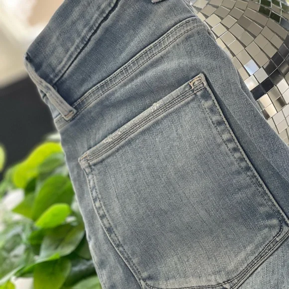 Good American High Waist Distressed Light Wash Jeans Crop Denim Size 26 2 - Picture 7 of 7